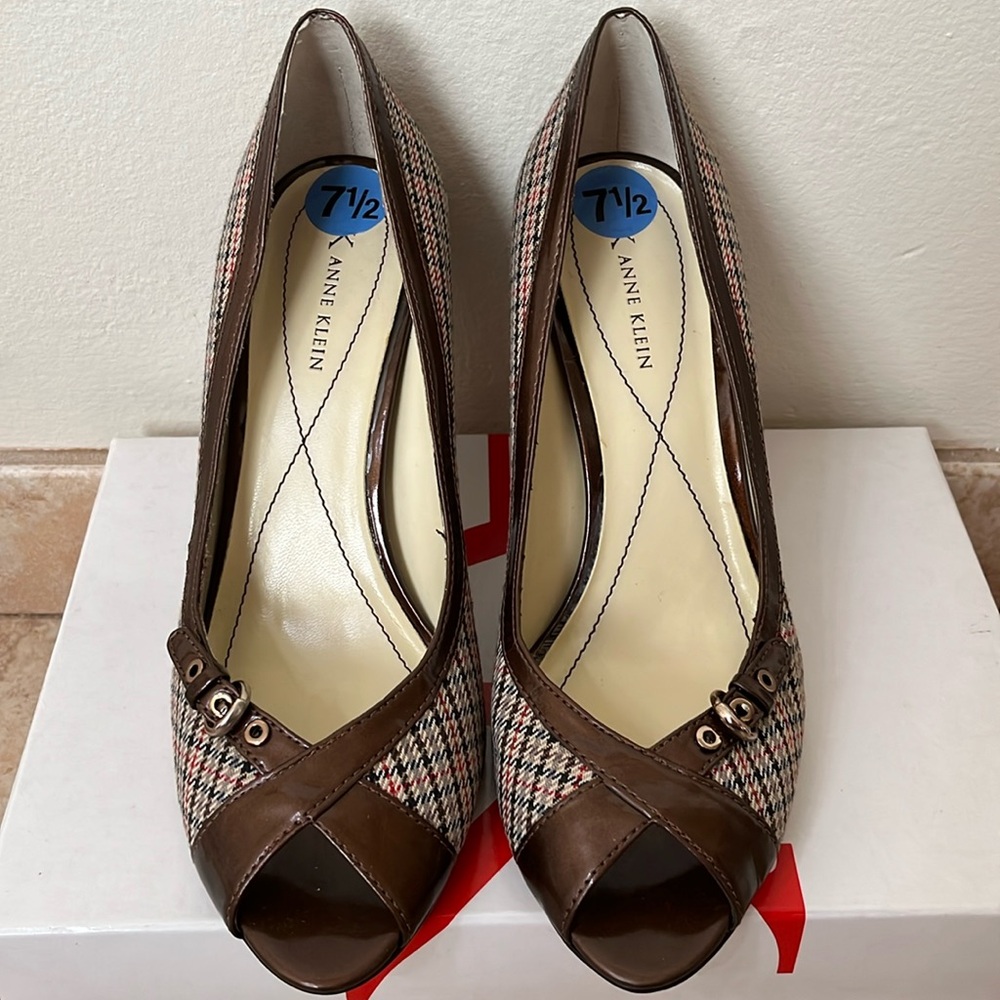 Anne Klein peep toe heel - 7.5 - NEW